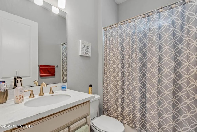 bathroom with a shower with shower curtain, vanity, and toilet