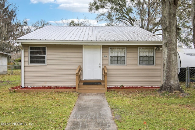 bungalow-style home featuring a front lawn