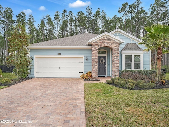 view of front of home featuring a front yard and a garage