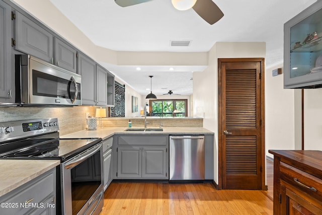 kitchen featuring ceiling fan, a sink, visible vents, appliances with stainless steel finishes, and gray cabinets