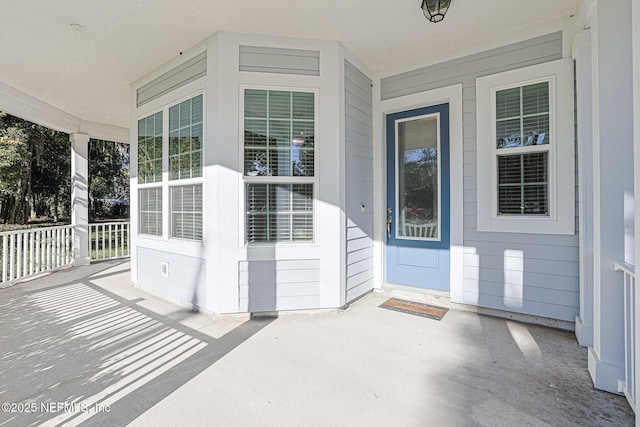 entrance to property featuring a porch