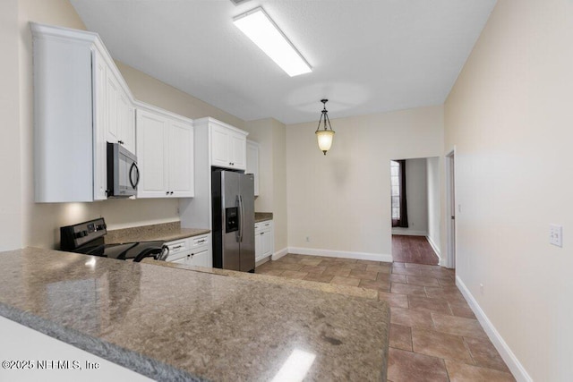 kitchen with white cabinets, kitchen peninsula, appliances with stainless steel finishes, and pendant lighting