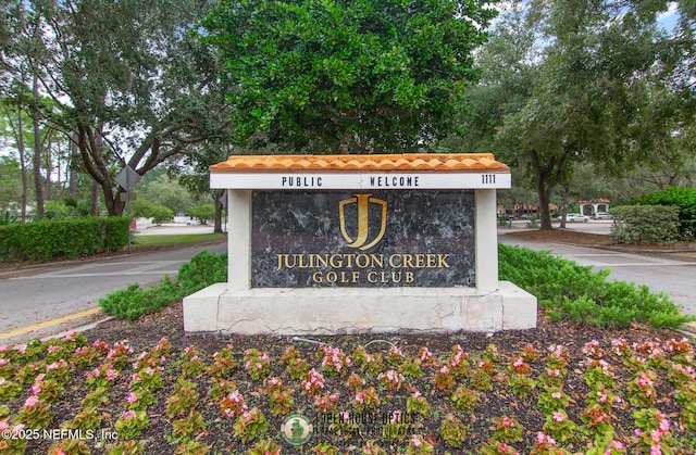 view of community / neighborhood sign