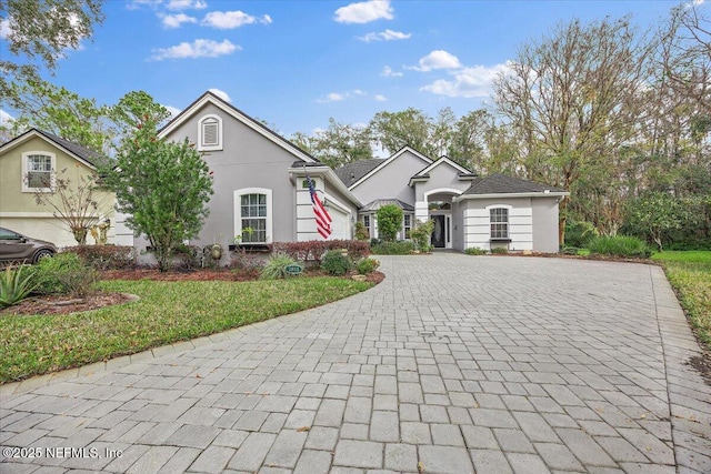 view of front of house featuring a front yard