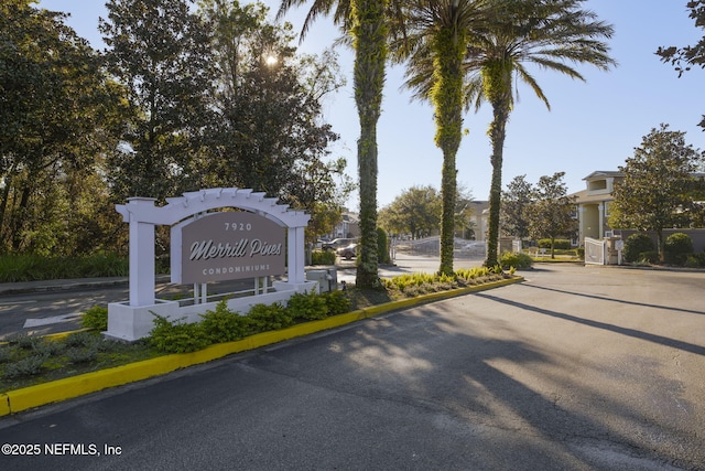 view of community / neighborhood sign