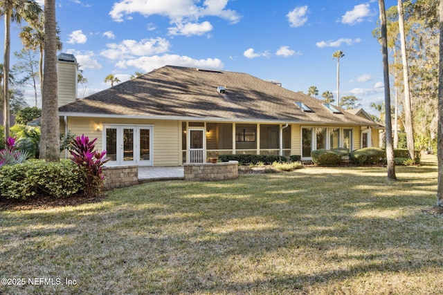 view of front of home featuring a front lawn