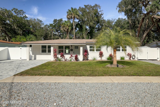 single story home with a front lawn