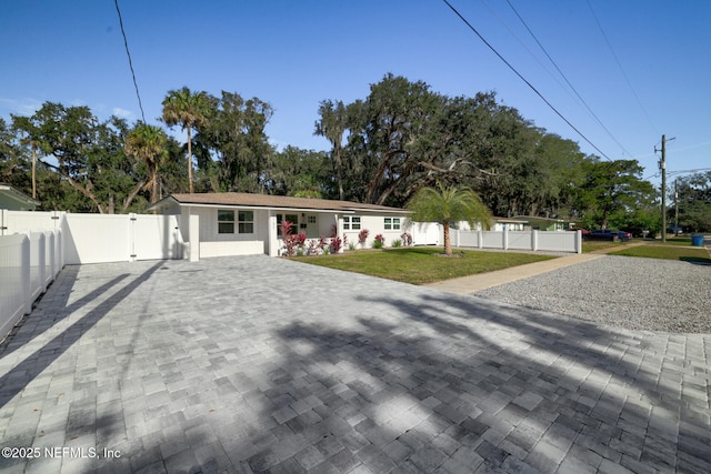 view of front facade with a front yard