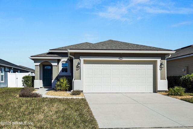 view of front facade featuring a garage and a front yard