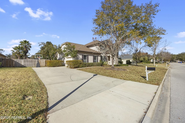 single story home featuring a front lawn