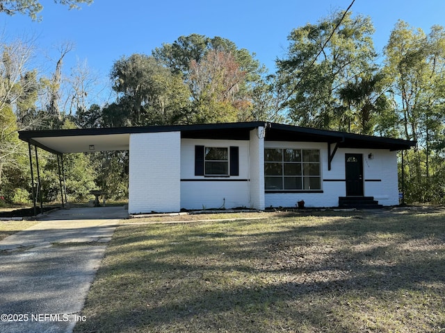 view of front of house with a front lawn and a carport