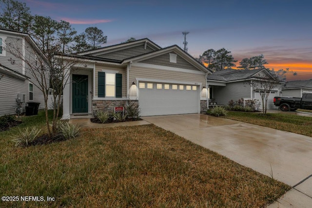 view of front of house featuring a yard and a garage