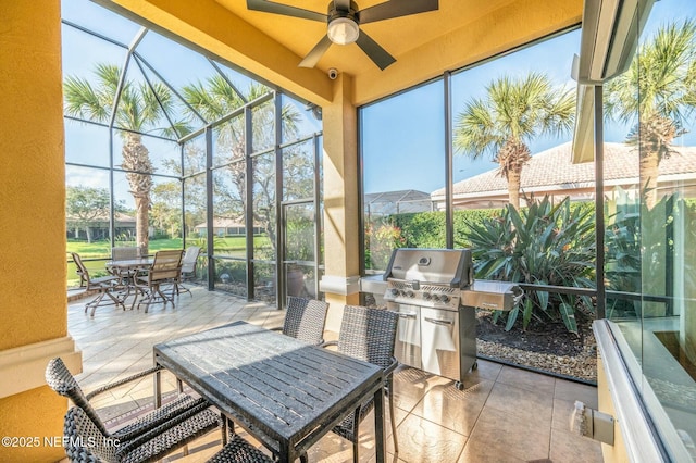 sunroom / solarium with ceiling fan