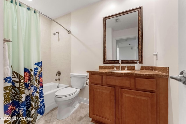 full bathroom with toilet, vanity, and shower / bath combo