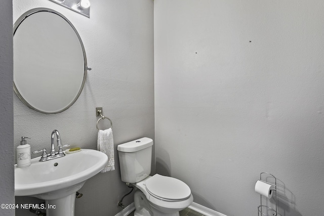 bathroom featuring sink and toilet