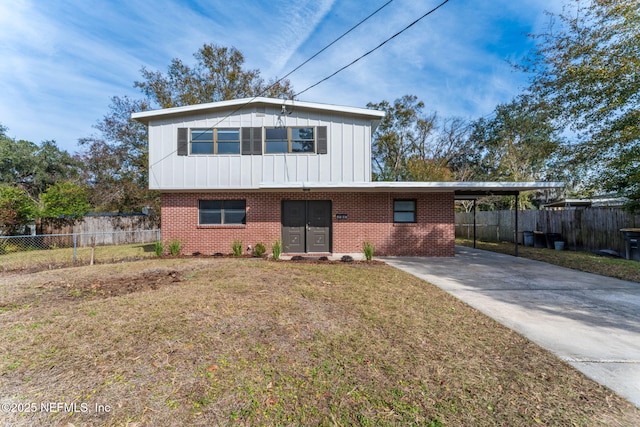 front facade featuring a front lawn and a carport