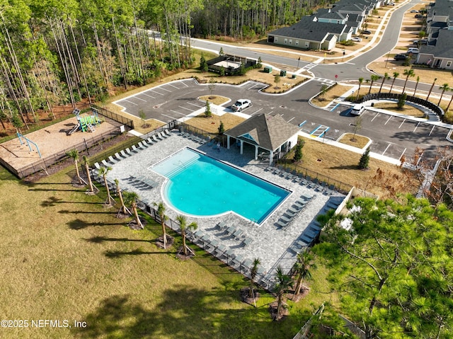 view of swimming pool