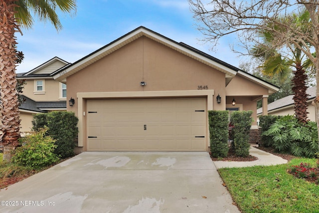 view of front facade featuring a garage