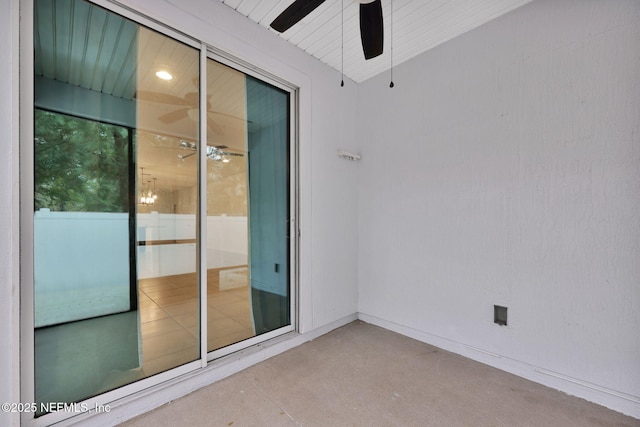 empty room featuring ceiling fan