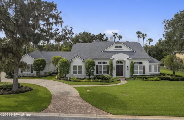 view of front of home featuring a front lawn