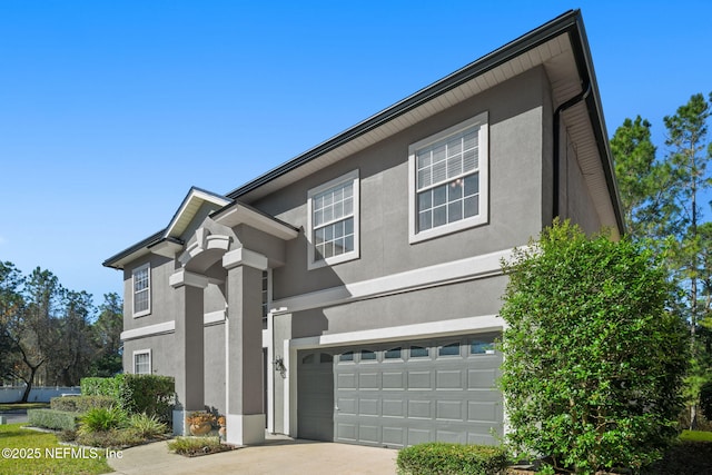 view of front facade featuring a garage