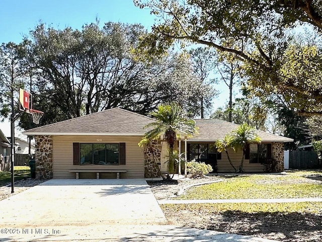 ranch-style house with a front yard