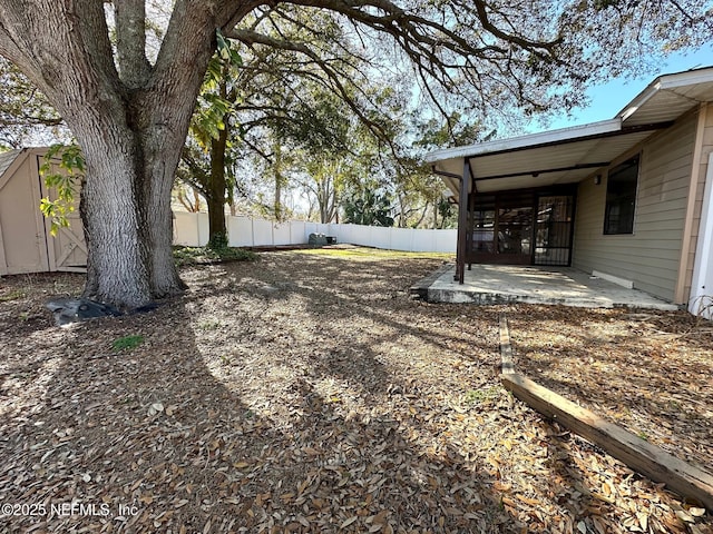 view of yard featuring a patio area