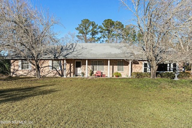 single story home featuring a front lawn