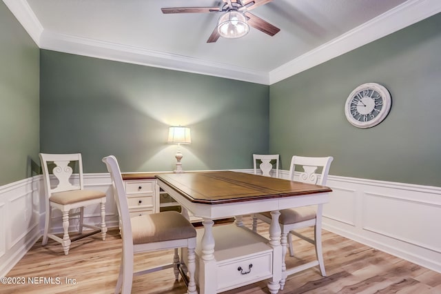 office area featuring light wood-type flooring, ceiling fan, and ornamental molding