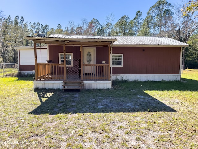 manufactured / mobile home featuring a front yard and a porch