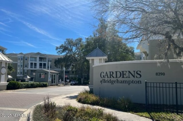 view of community / neighborhood sign