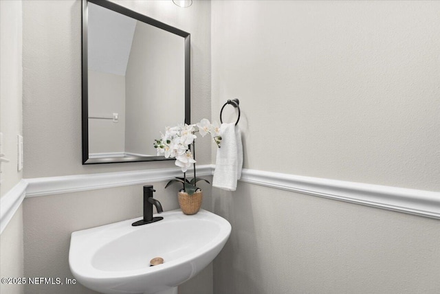 bathroom featuring sink