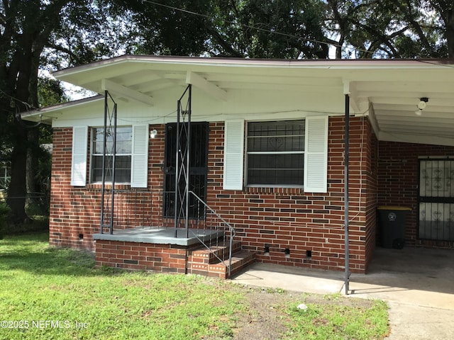 view of front of property with a front yard