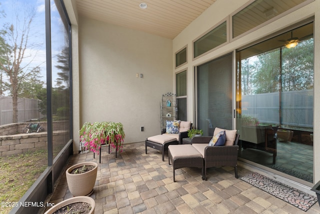 sunroom with ceiling fan