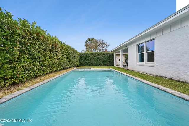 view of swimming pool