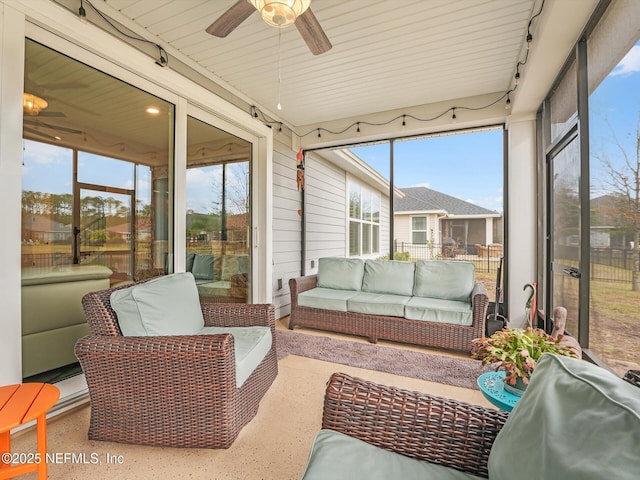 sunroom with ceiling fan