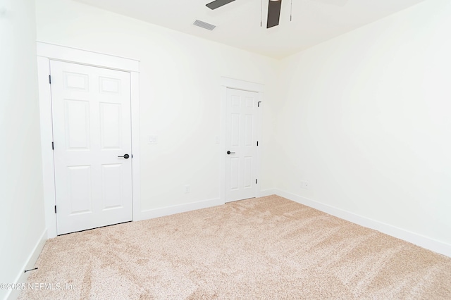 carpeted empty room featuring ceiling fan