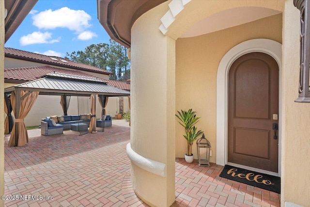 doorway to property featuring an outdoor living space and stucco siding