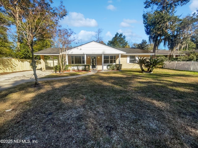 view of front facade with a front lawn