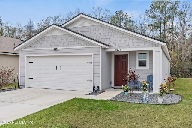 view of front of home featuring a front lawn and a garage