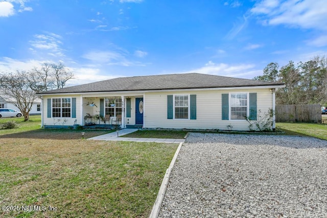 ranch-style home featuring a front lawn