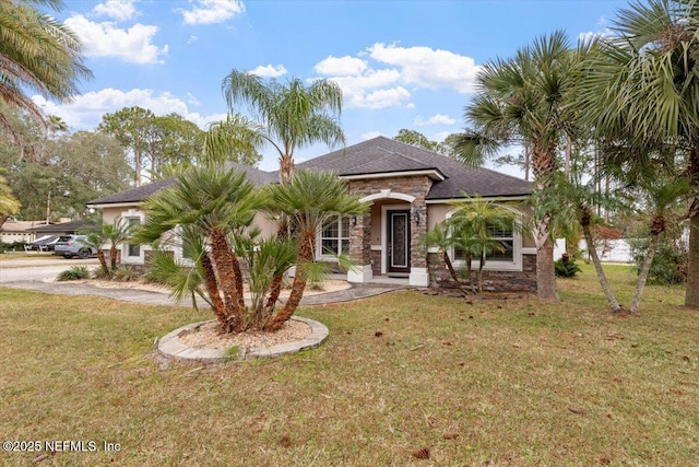 view of front of house featuring a front lawn