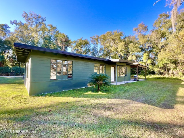 view of front facade featuring a front yard and a patio