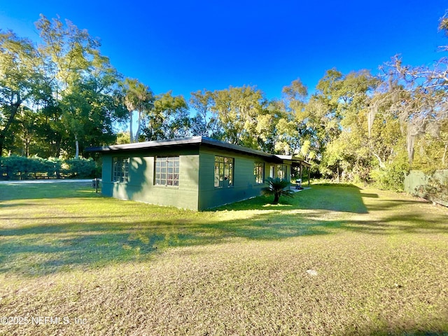 view of side of property featuring a lawn