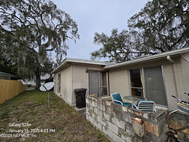 view of side of property featuring a lawn