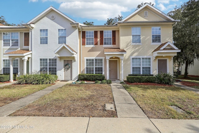 view of property featuring a front lawn