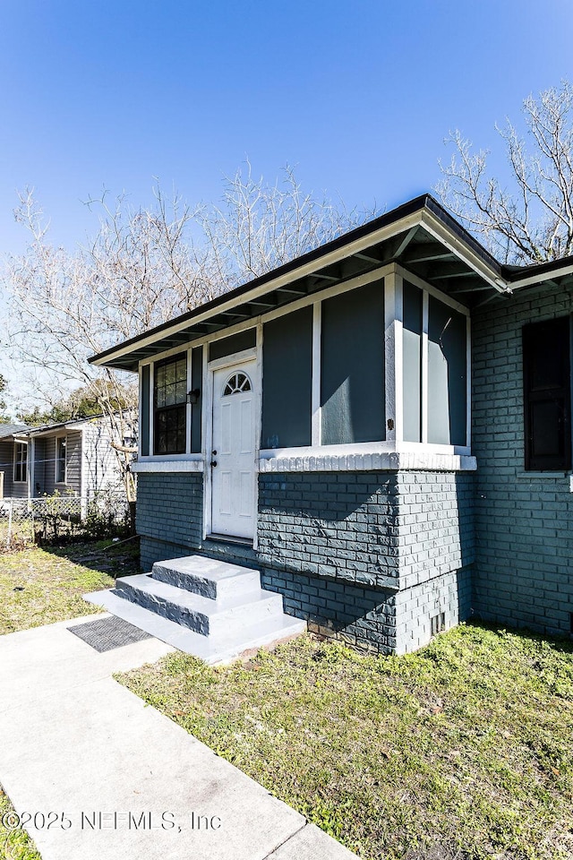 view of front of property with a front yard