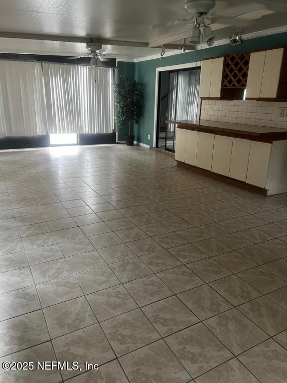 unfurnished room featuring ceiling fan and light tile patterned flooring