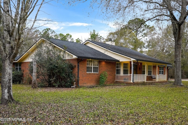 view of front of property with covered porch and a front lawn