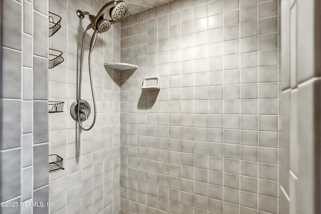 bathroom featuring tiled shower